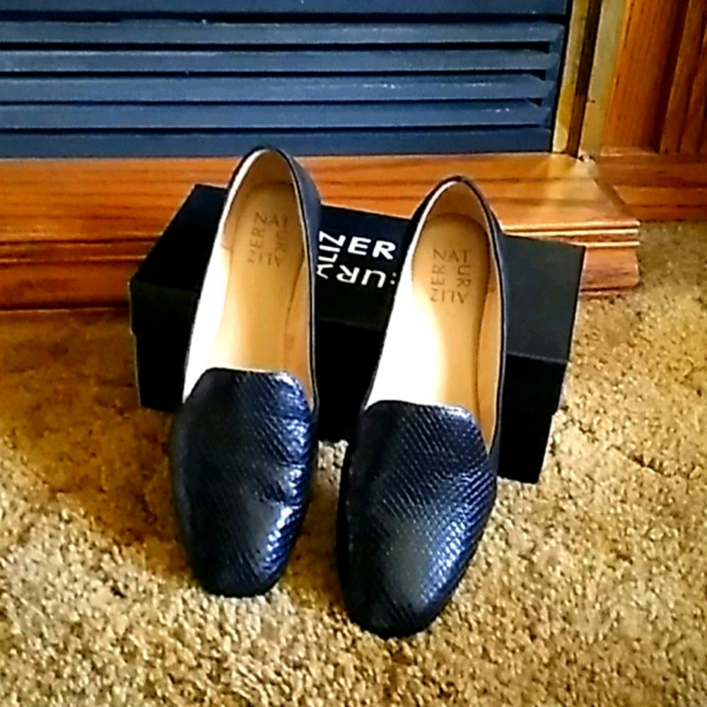 Naturalizer Slip on shoe  gently used . Worn maybe